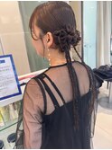 編み込み華やかシニヨンアレンジ