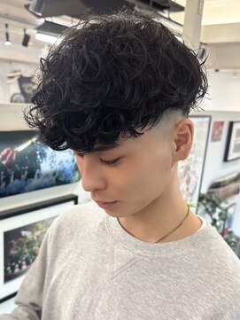 ウェイビーエフティフィフス 横浜西口(WAVEY ft.fifth) 横浜スペインカールラルフカールーズパーマスキンフェード30代◆