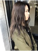 オリーブベージュカラー