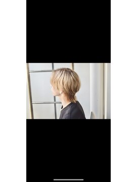 ワールドシップコウベ(WORLD SHIP KOBE) センター分けウルフミルクティーベージュ