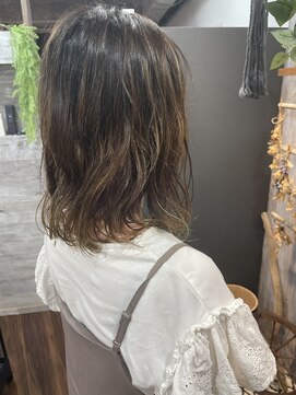 ウッドストック(Wood Stock) ハイライト&デジタルパーマの3Dボブ