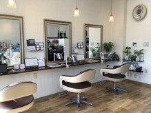 フワリ(Fuwari)の雰囲気（白を基調とした明るい店内!【サトウ食鮮館さま、正面です】）