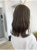 オリーブベージュ