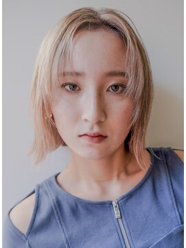ソレイユトウキョウシブヤ(SOLEIL TOKYO shibuya) ショート切りっぱなしセンターパートボブ顔周りレイヤー