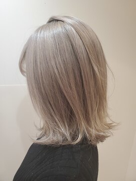 アッシュ 二俣川南口店(Ash) 20代30代40代/ホワイトベージュ/外ハネミディアムボブ