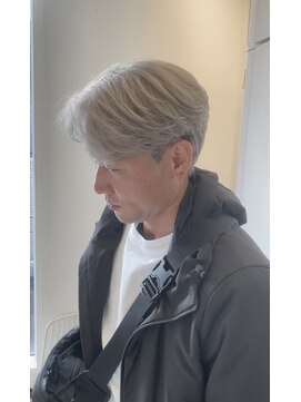 ホワイトベージュ/センターパート