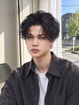 ケーオーエスビューティー(K O S beauty)&nbsp;韓国風センターパート×フェードパーマ