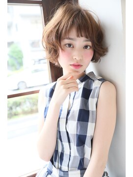 マドゥー(Madu) ナチュラルスタイルにアシメパーマ