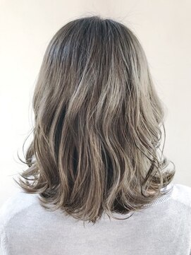 フィエスタ(Fiesta) ナチュラルシルバーベージュグラデーション