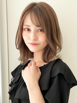 アグノス 青山(Agnos) ★大人かわいい美髪ホワイトグレージュ外ハネこなれミディ