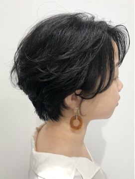 グロー(glow) くびれショート/パーマ