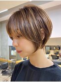 表参道大人ショートボブ白髪ぼかしハイライト顔周りレイヤー40代