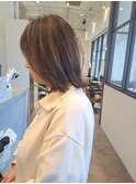 ハイライトアッシュブラウン×ミディアムレイヤー