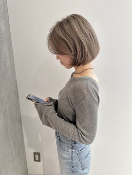 ヨーク(YOKE) YOKE フレンチボブ顔周りレイヤーミルクティーアッシュベージュ