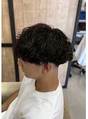 波巻きパーマツイストスパイラルマッシュツーブロック刈り上げ