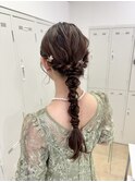 一本の編み下ろしヘアアレンジ