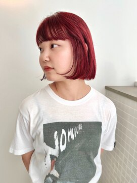 トゥコ(tuco) ブリーチ無しカラー ワインレッド 赤カラー ボブ 前髪パッツン