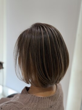 アッシュ 戸田公園店(Ash) 白髪ぼかしバレイヤージュ×大人ショート