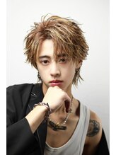 カジュアルに決めたい方にオススメ！『アクティブフェザー』