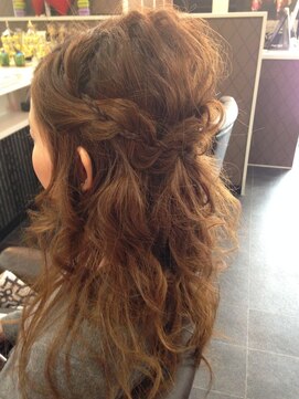 アビアンドアッシュ(Abi&Ass) ゆるフワ　ハーフアップ♪