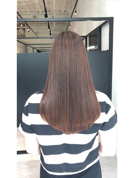 エミュスト(Emuest) 黒髪スタイル