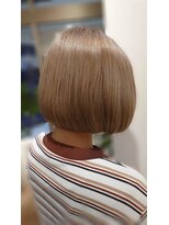 フォックスヘアー(fox.hair)&nbsp;前下がりナチュラルショートボブ/fox.hair