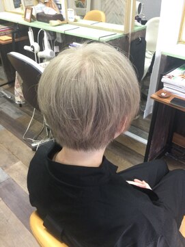 ヘアースペース 練馬店(hair space COCO) グレージュ明るめ、ホワイトベージュ