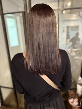 ニーニャ(NINa) 酸性ストレートとミディアムボブ