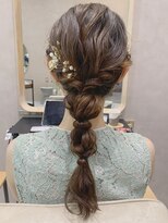 ガーデンヨコハマエスト(GARDEN YOKOHAMA est)&nbsp;お呼ばれヘア　編みおろし　ミディアム　ロング　結婚式　夏