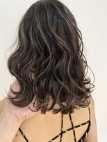 ☆grow 渋谷☆ハイライトで立体感！外ハネふわミディ