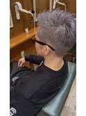 刈り上げショートブリーチカラープラチナシルバー