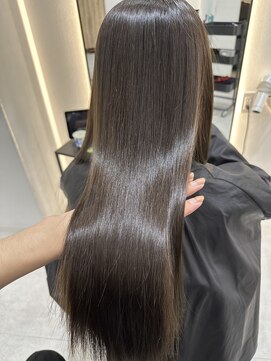 ジーナ 博多筑紫口(Zina) 透明感アッシュブラウン×艶髪 美髪 縮毛矯正!【福田れん】