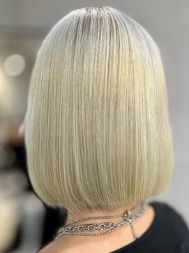 ヘアーサロンエー 美容師研究所(Hair Salon A 美容師研究所) ホワイトブロンド