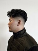 スキンフェード×パーマ　ラフなオールバックスタイル