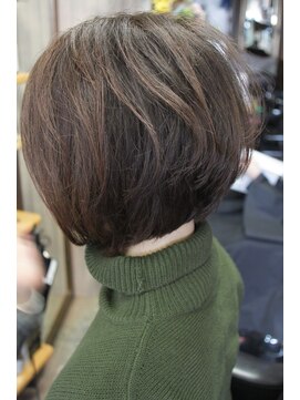 オーバーキャプテンネイキッド(OVER CAPTAIN NAKED) バングレス＊クール系前下がりショートボブ