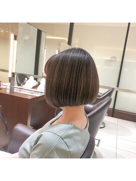 コムズアイ(COM'S/i) タッセルボブハイライトグレージュカラーボブミニボブ