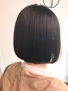 マカナ(makana) ぱつっとミニボブ