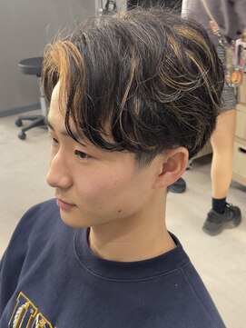フイ 代々木(Hui) メンズ/アップバング/ツーブロックマッシュ/束感ショート波巻き