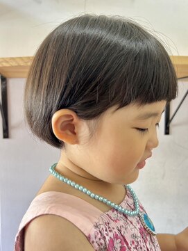 コンフィープラス(comfy plus) 【キッズカット】小顔内巻きぱっつんボブ艶感トリートメント