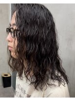 オルト(Altn)&nbsp;大人の黒髪ミディアムロング波巻きパーマツイストスパイラルヘア