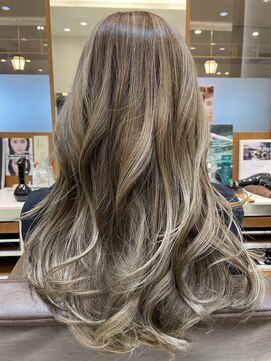 ピークアブー アヴェダ アトレ恵比寿(PEEK-A-BOO AVEDA) グレージュ　ハイライト　くびレイヤー　ハイライト　ベージュ