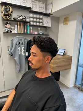 イントロバイフィーネ 渋谷(INTRO . by Fi-Ne) 【INTRO./渋谷】ナチュラルハイフェードカット/バーバーカット