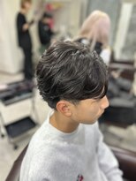 グラッジ 池袋(GLADGE)&nbsp;メンズパーマ フェザーパーマ 毛流れ センターパート