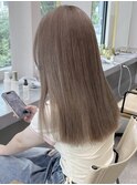グレージュ切りっぱなしボブ前髪ありミニボブミルクティベージュ