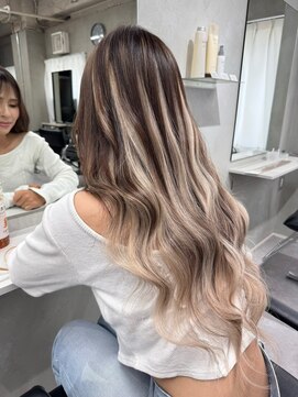 アルマバイロサ(ALMA by ROSA) ダークグレージュ×バレイヤージュシールエクステ 担当SE-YA