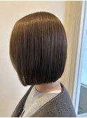切りっぱなしボブ×ベージュ