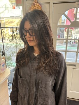 スアバイキキ(SuA by kiki.) ミディアムレイヤー/ハッシュカット/ワインレッド[千葉]