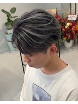 テンバイリップスヘアー(TEN by LIPPS hair)&nbsp;ホワイトシルバーグレーバレイヤージュツーブロセンターパート
