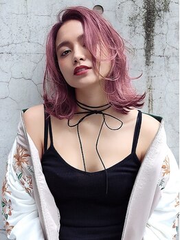 Y’s Blue 丸亀店 【イースブルー】の写真/透明感抜群のカラーで外国人風＋洗練された大人の色っぽさを演出。ダメージレスな薬剤でもっと可愛い私に♪
