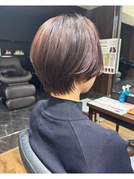 ハピネス クローバー 八木店(Happiness CLOVER) センター分けワインレッドくびれショート大和八木